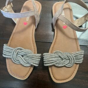 Steve Madden Beige and Metallic girls Sandals